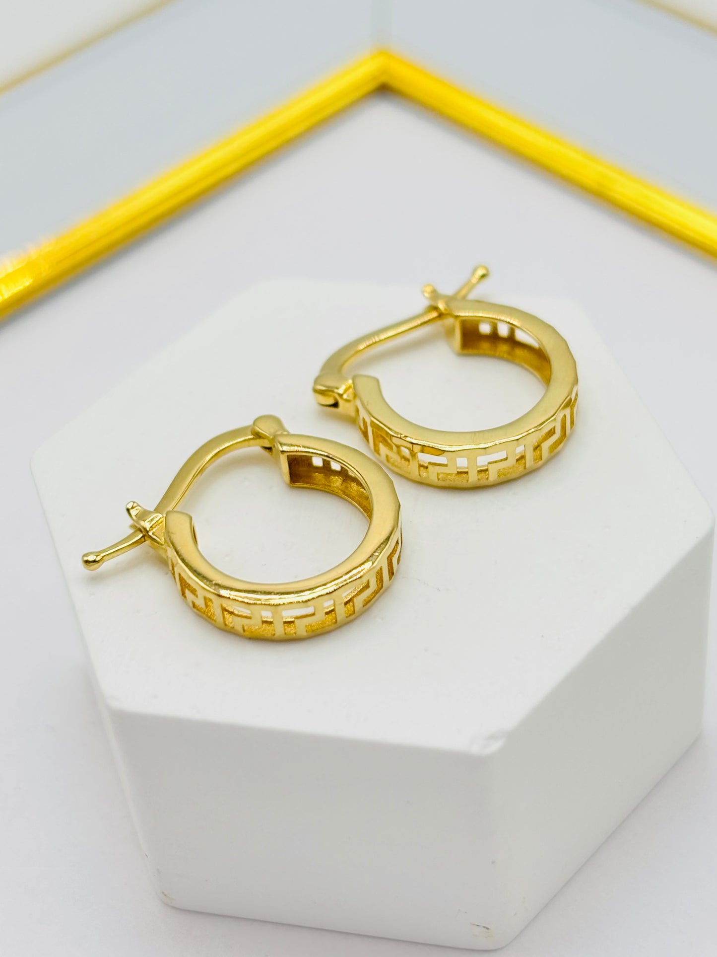 18K Gold Loop Earrings