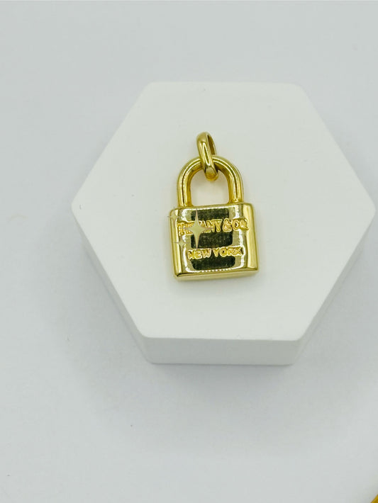 K18 Japan Gold Pad lock Pendant