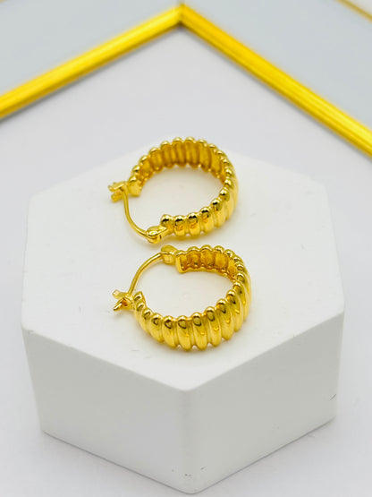 18K Gold Ribbed Loop Earrings