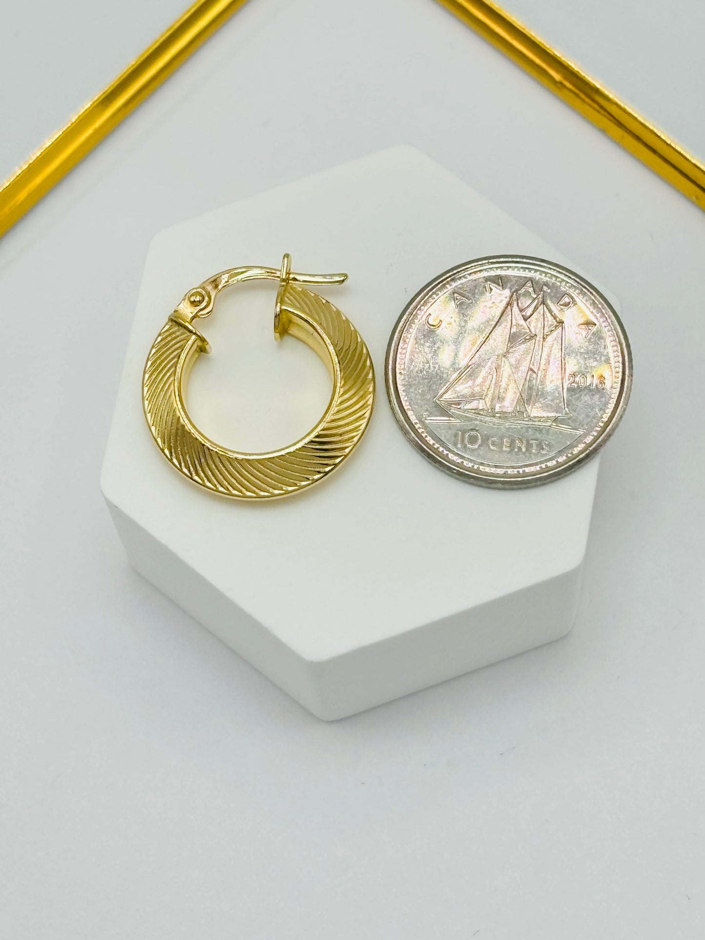18K Gold Line Loop Earrings