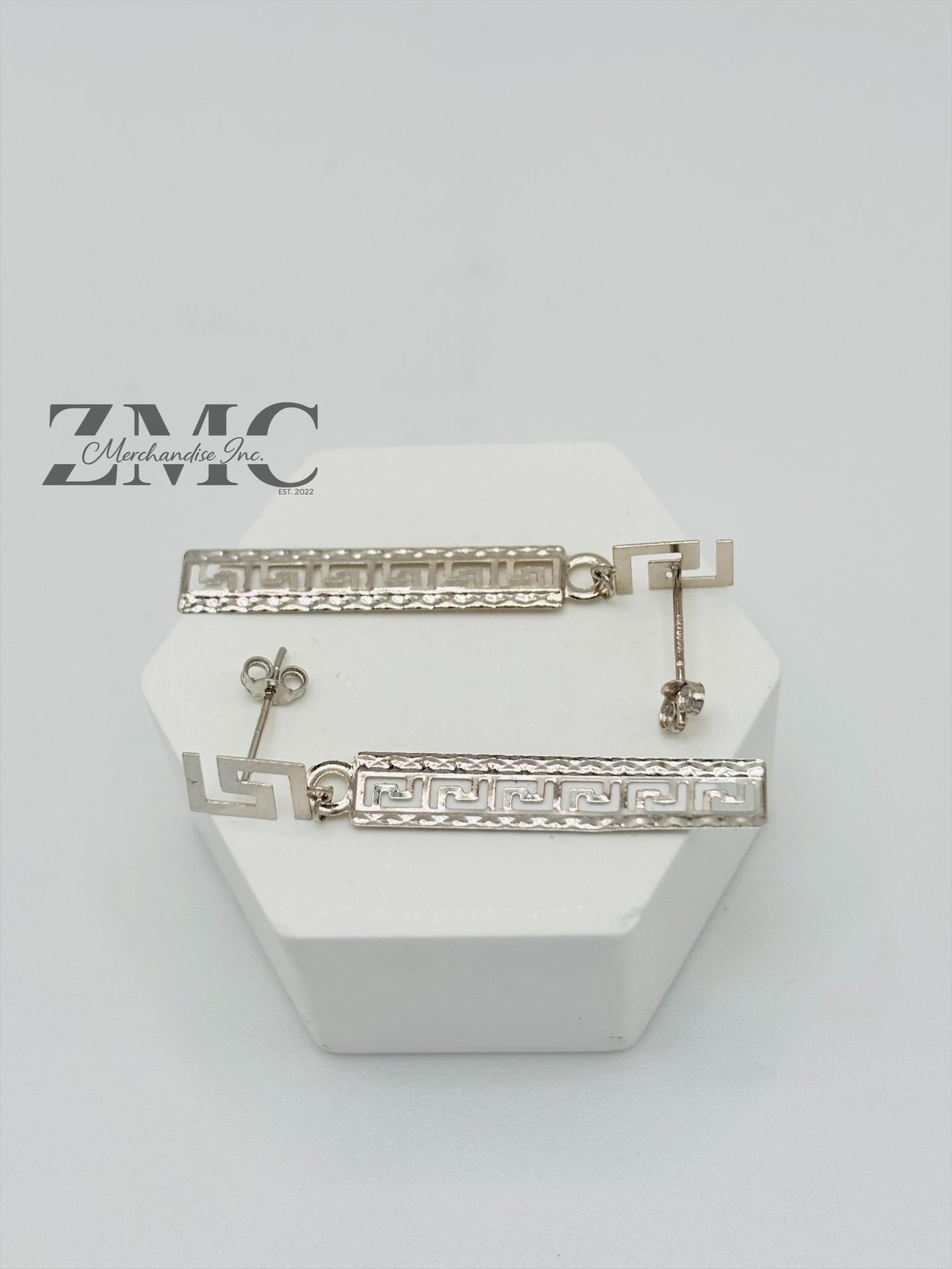 18K White Gold Dangling Earrings