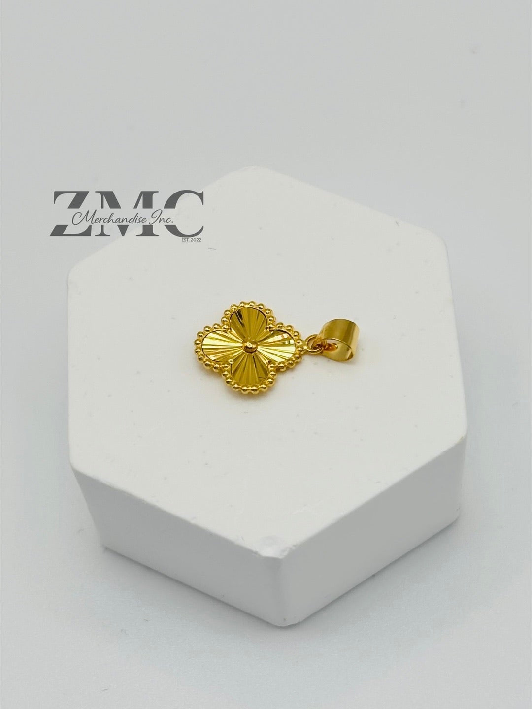 18K Gold Clover Pendant 10 mm