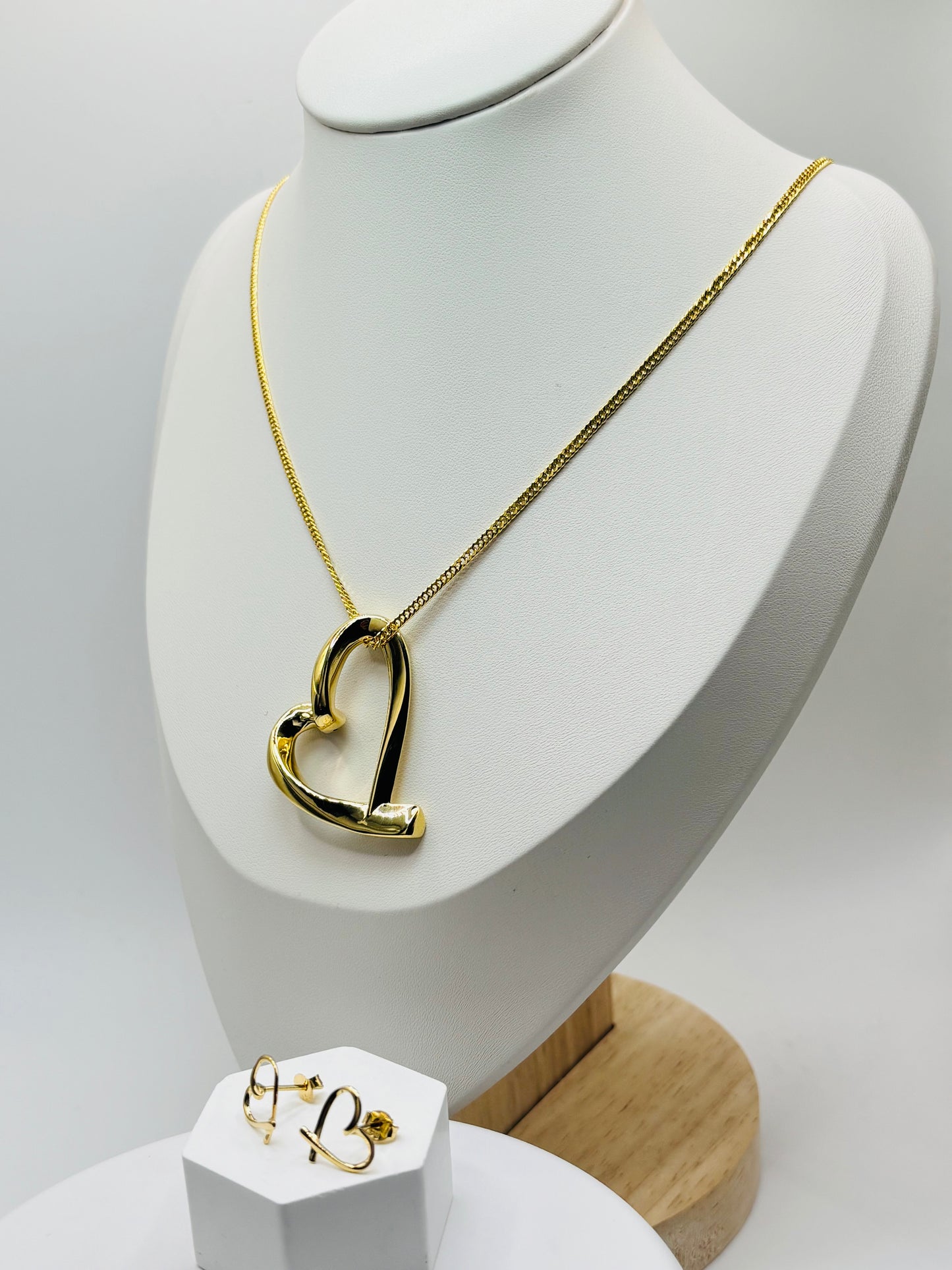 18K Gold Open Heart Necklace and Earrings Set