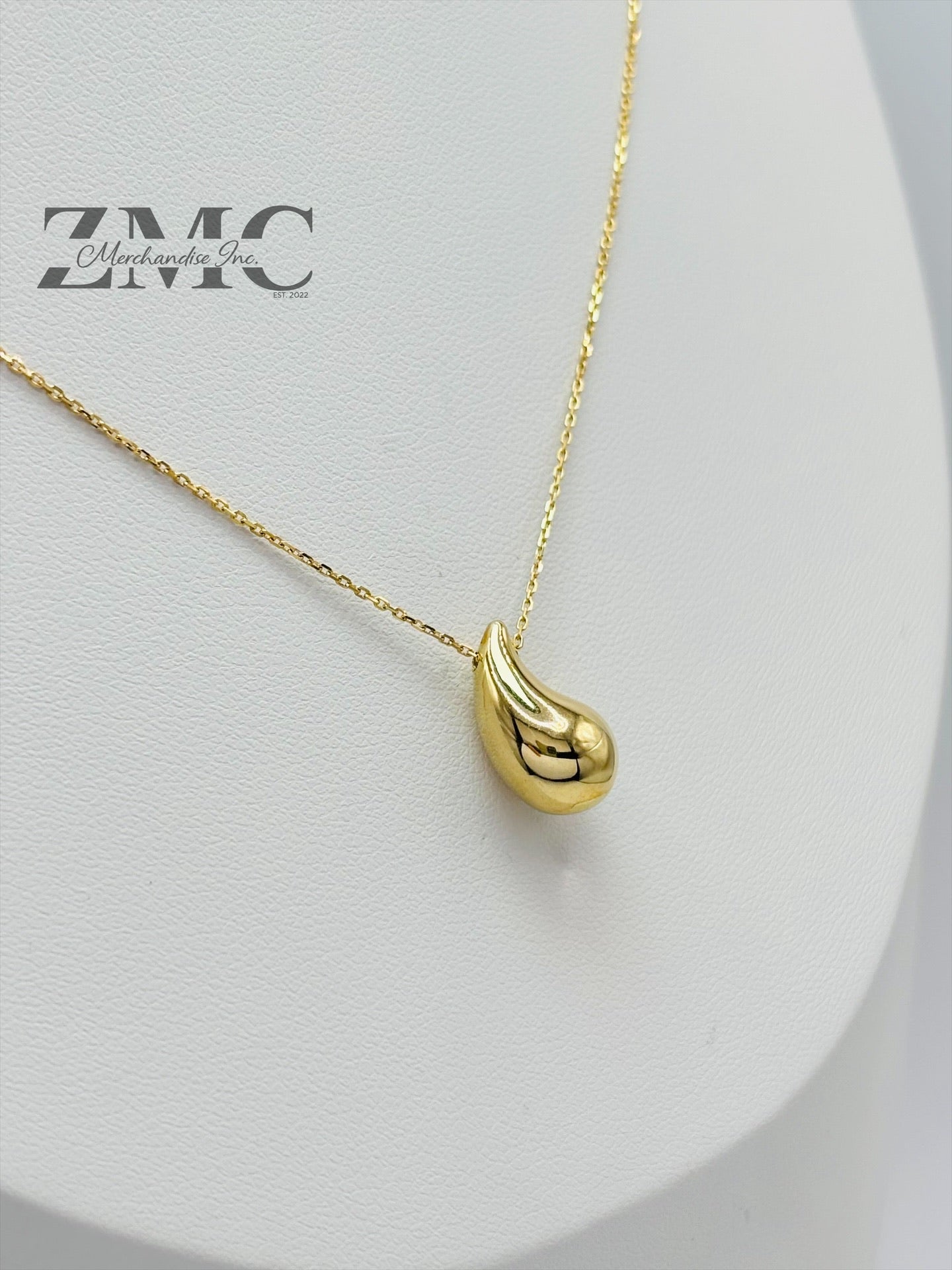 18K Gold Teardrop Attached Pendant Necklace
