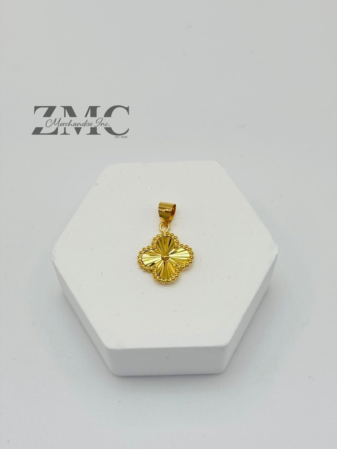 18K Gold Clover Pendant 10 mm