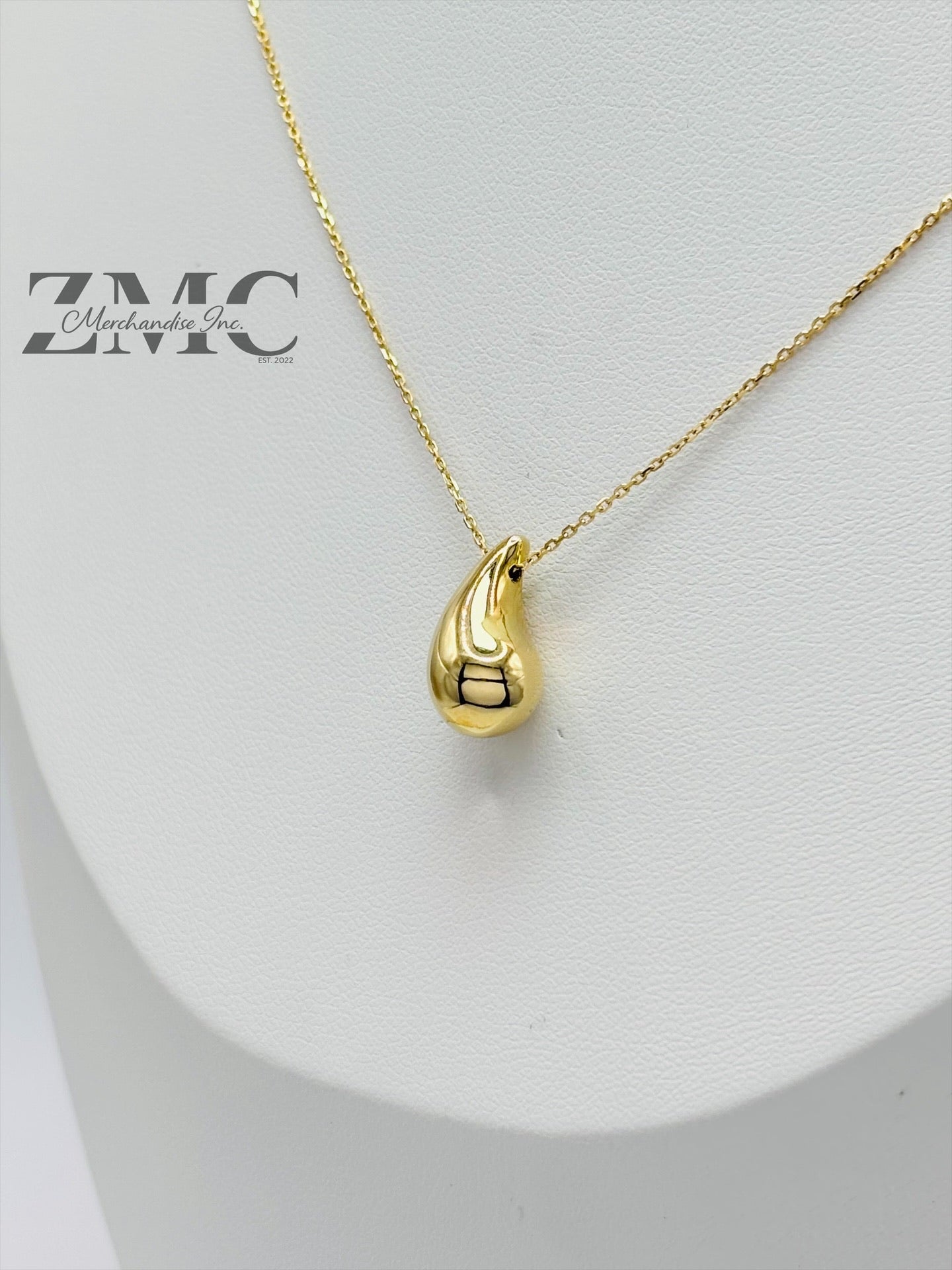 18K Gold Teardrop Attached Pendant Necklace