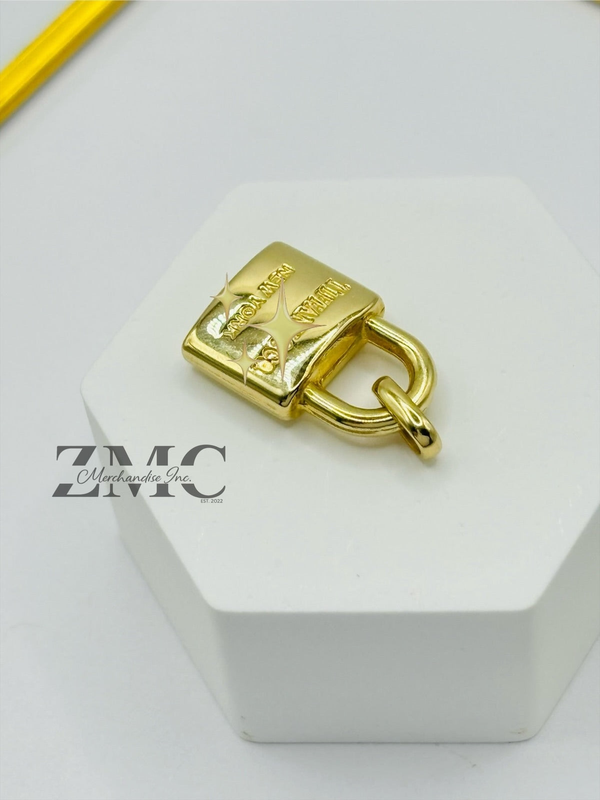 K18 Japan Gold Pad lock Pendant