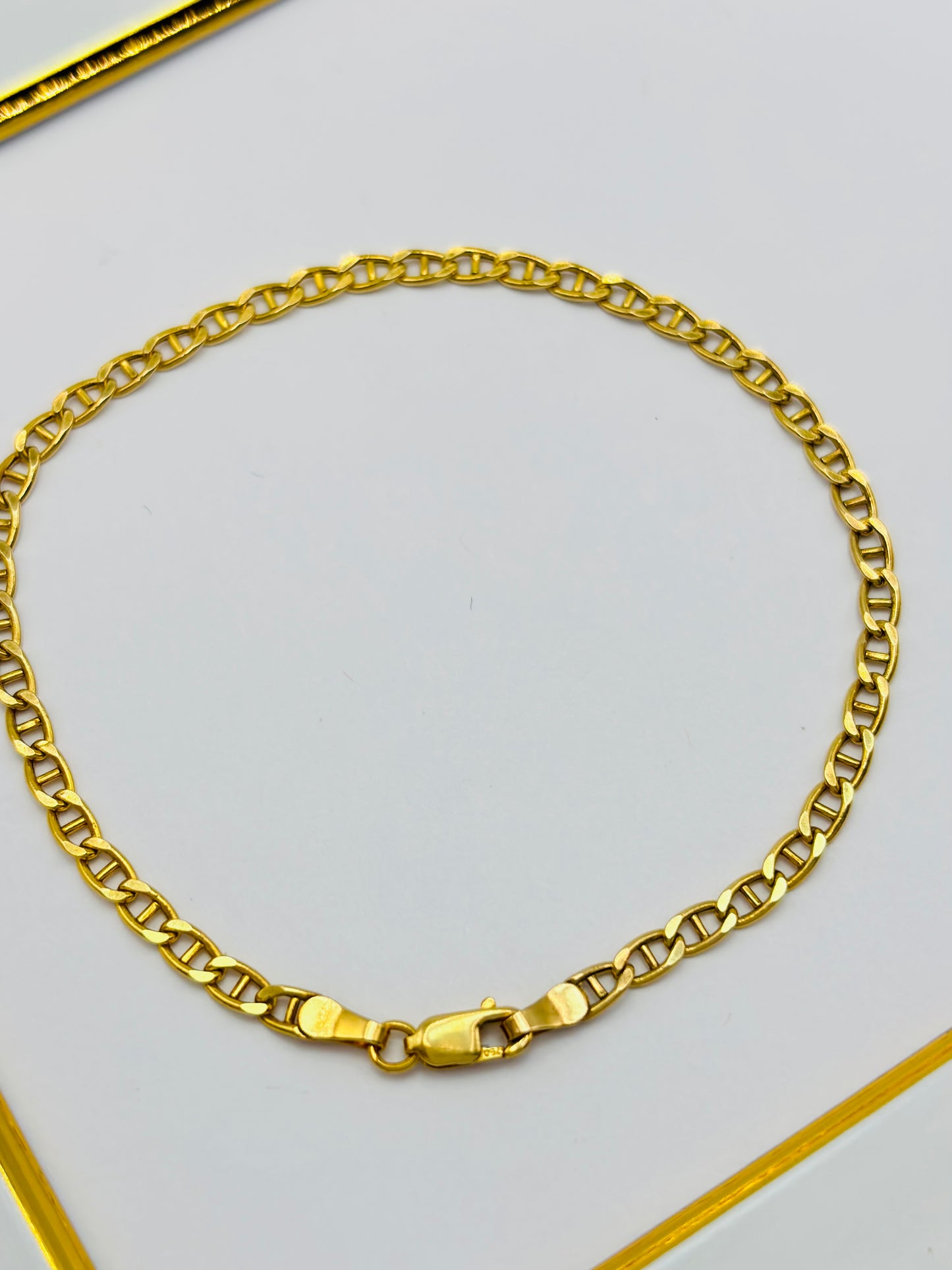18K Gold G Bracelet