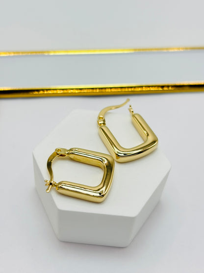 18K Gold Square Loop Earrings