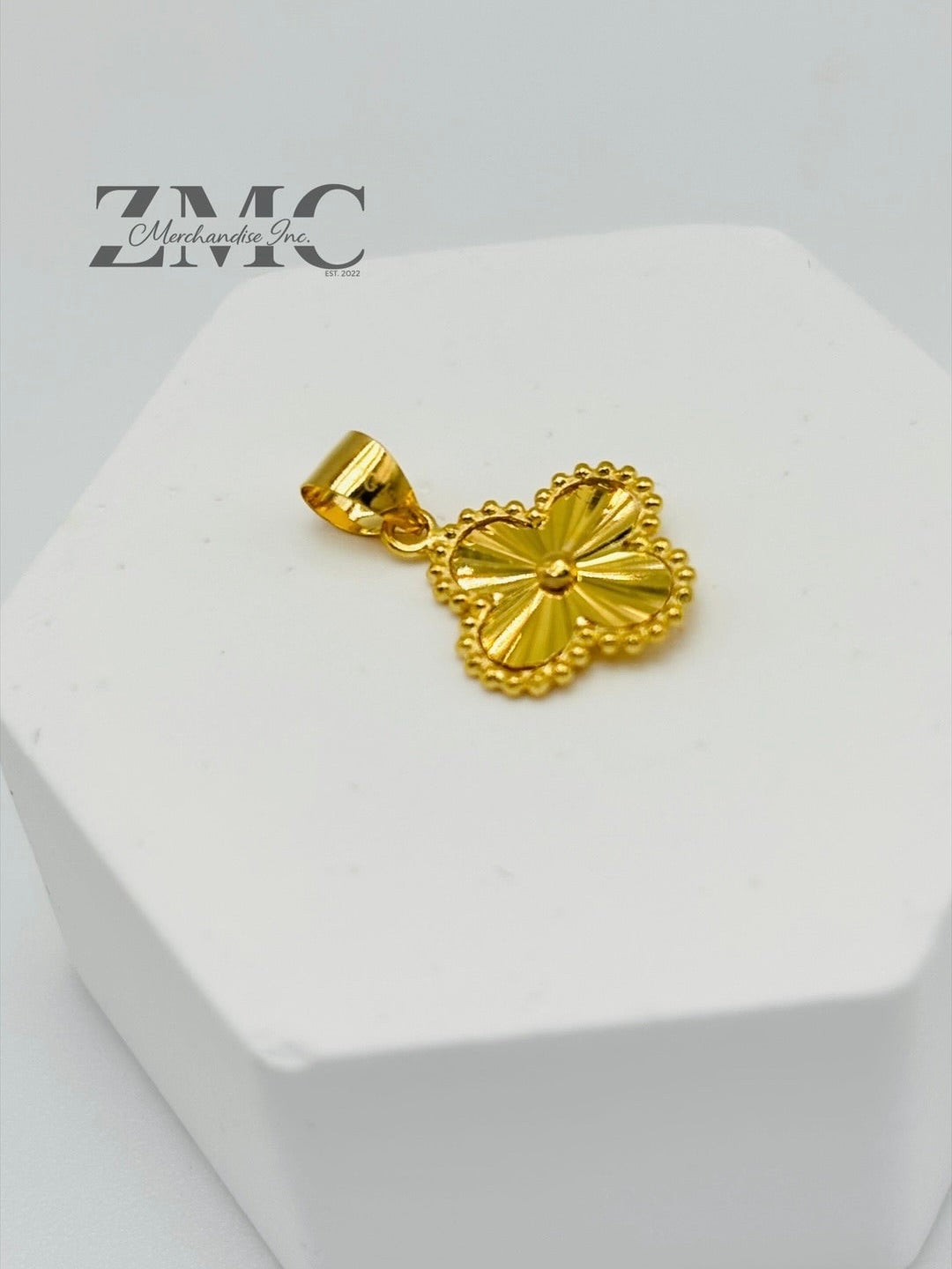 18K Gold Clover Pendant 10 mm