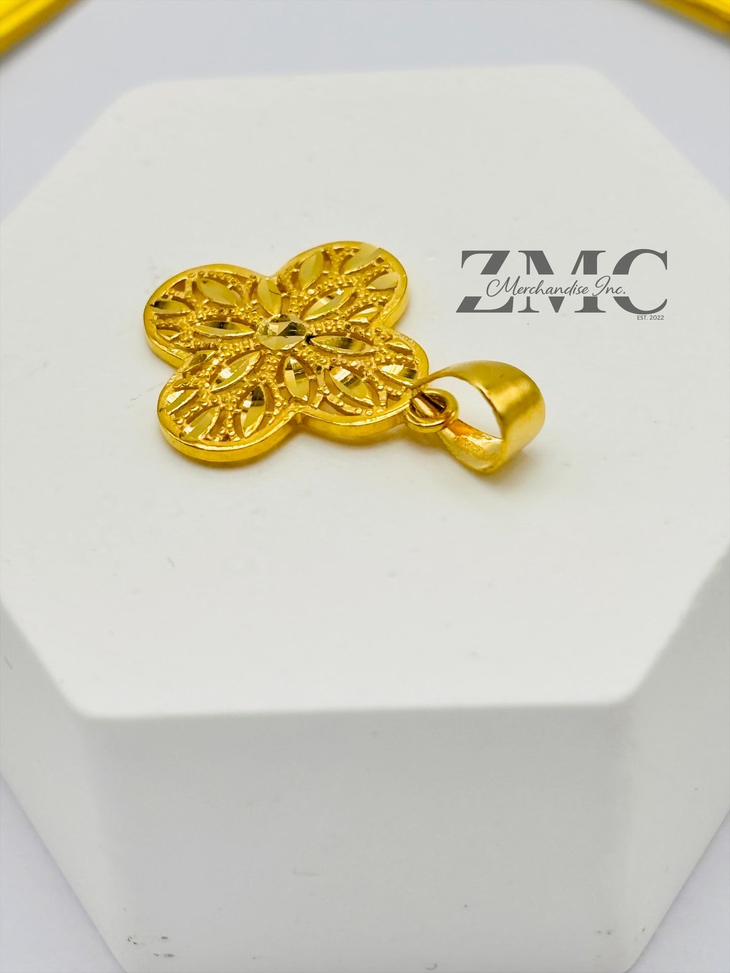 18K Gold Diamond Cut Clover Pendant