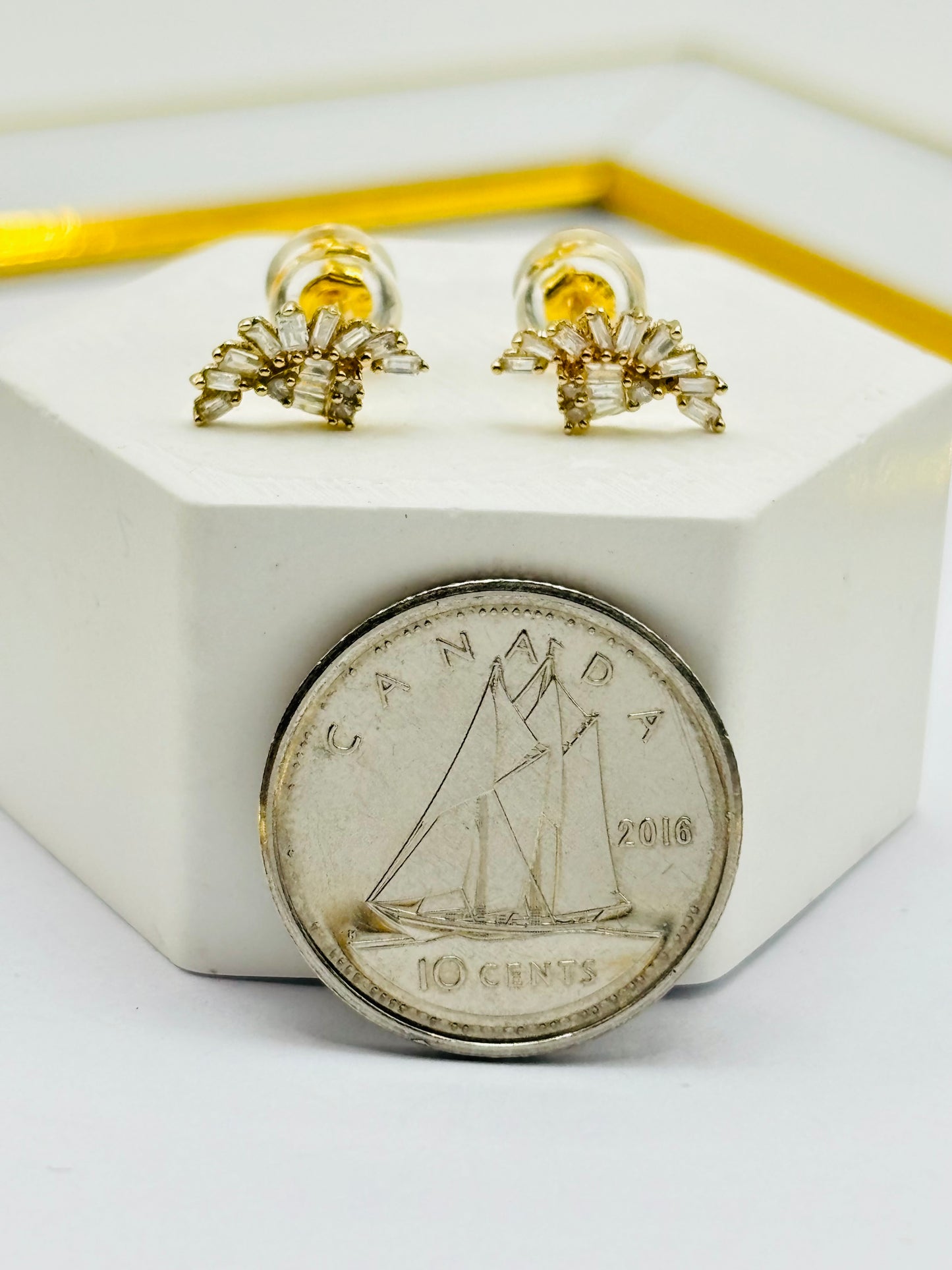 K18 Japan Gold  Natural Diamond Earrings 0.20 carat