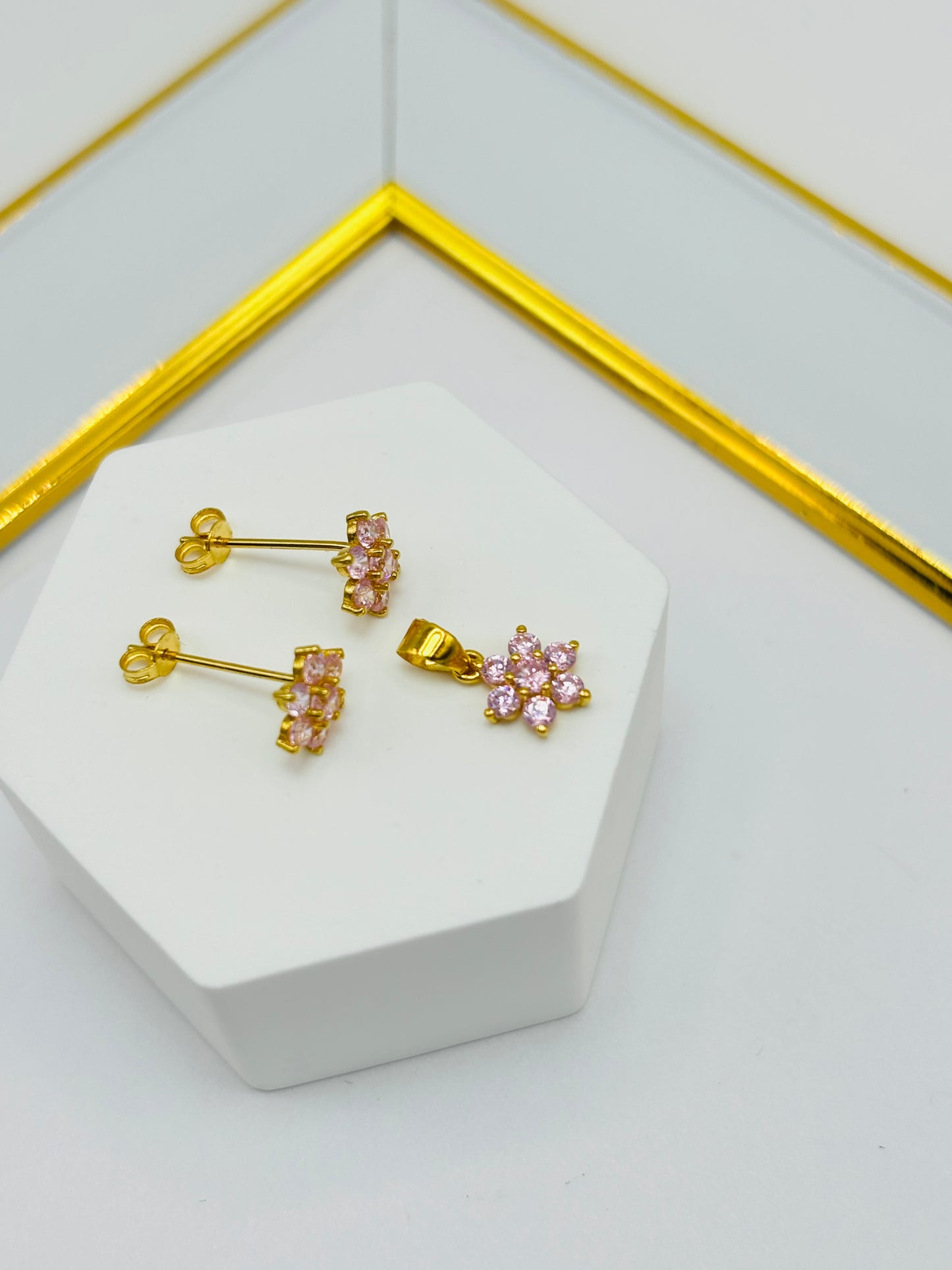 18K Gold Flower Stone Earrings and Pendant Set (Pink)