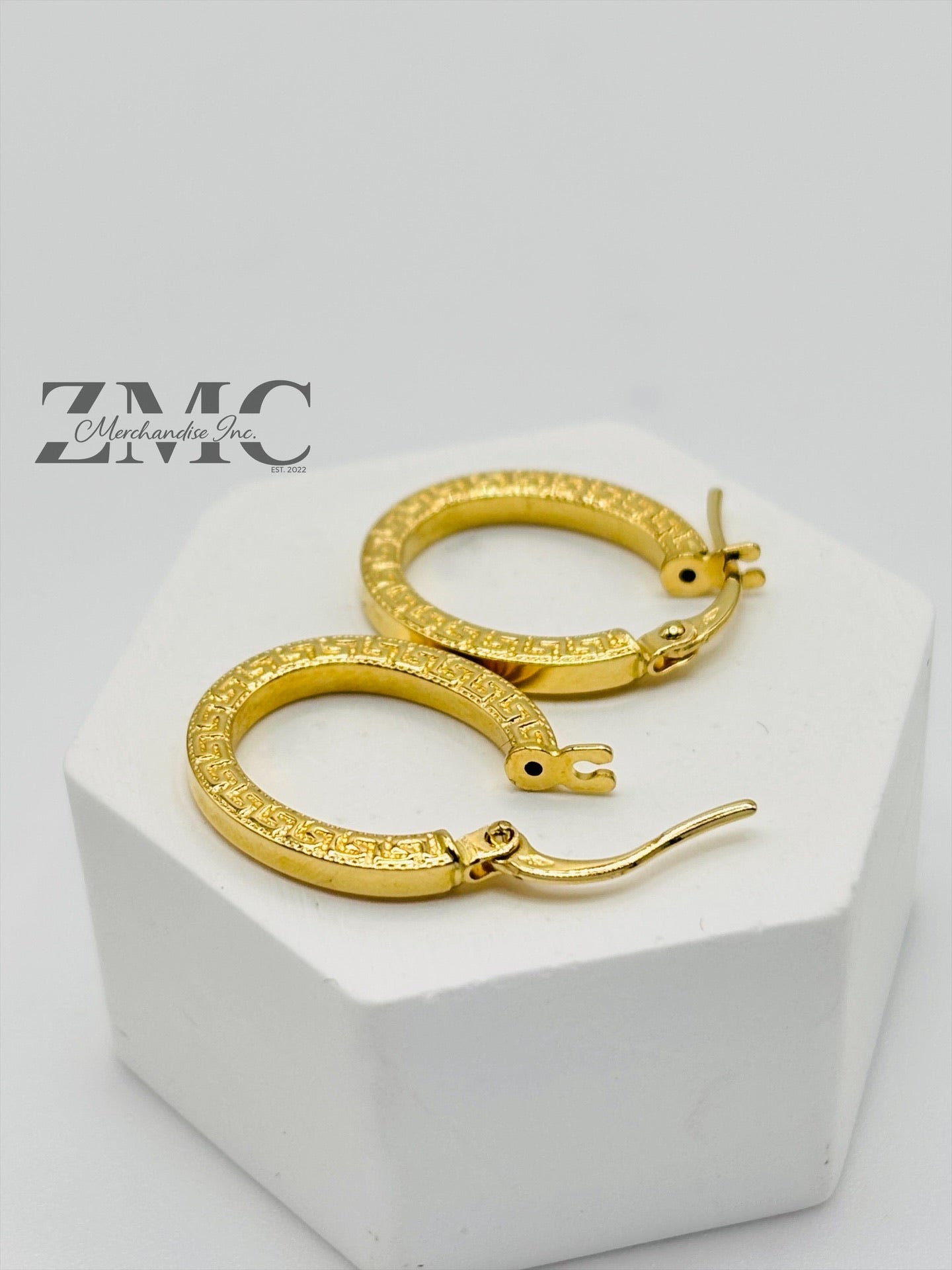 18K Gold Oval Loop Earrings