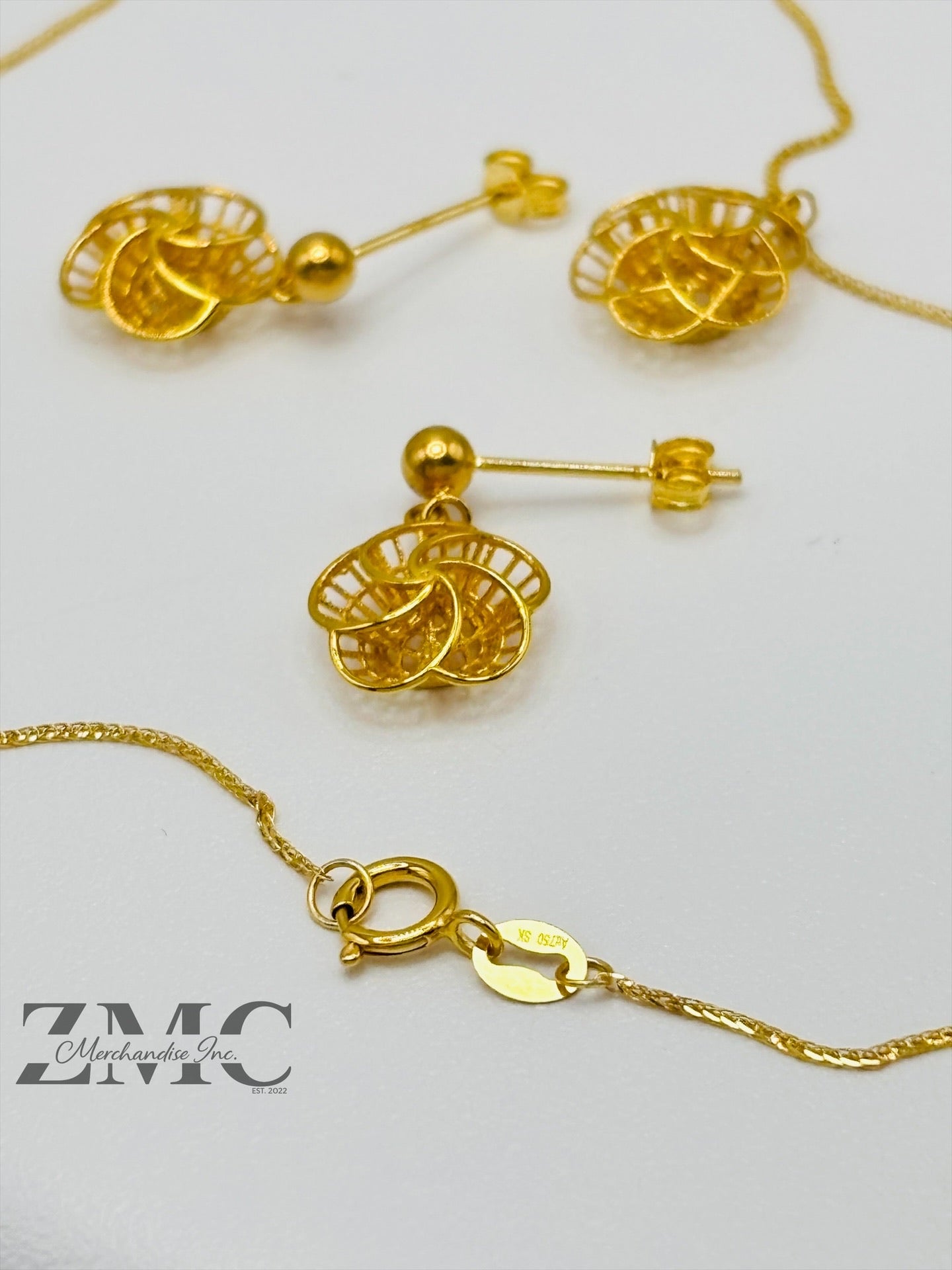 18K Gold Flower Earrings and Necklace Set