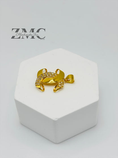 18K Gold C with Stone Pendant