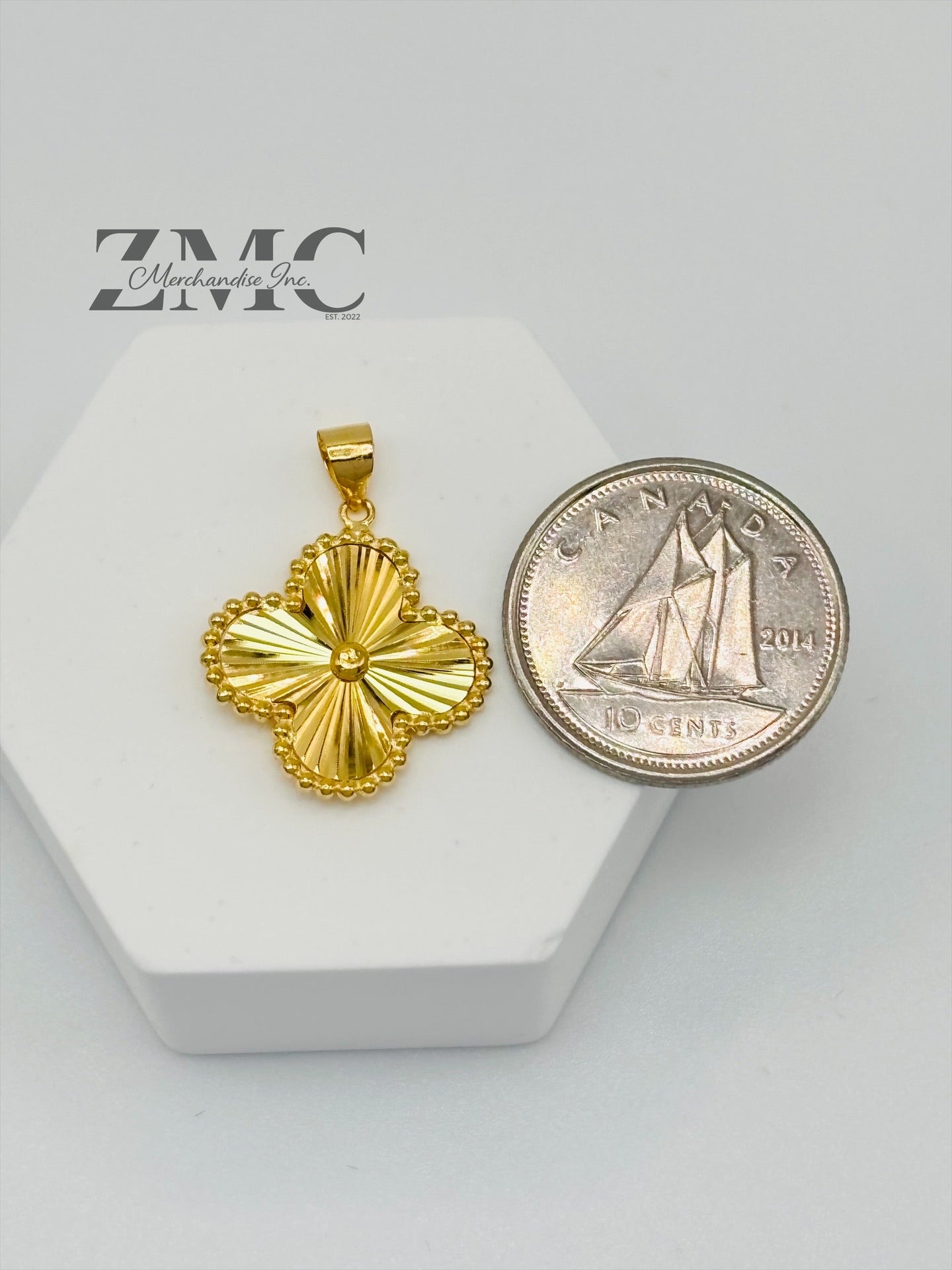 18K Gold Clover Pendant 15 mm