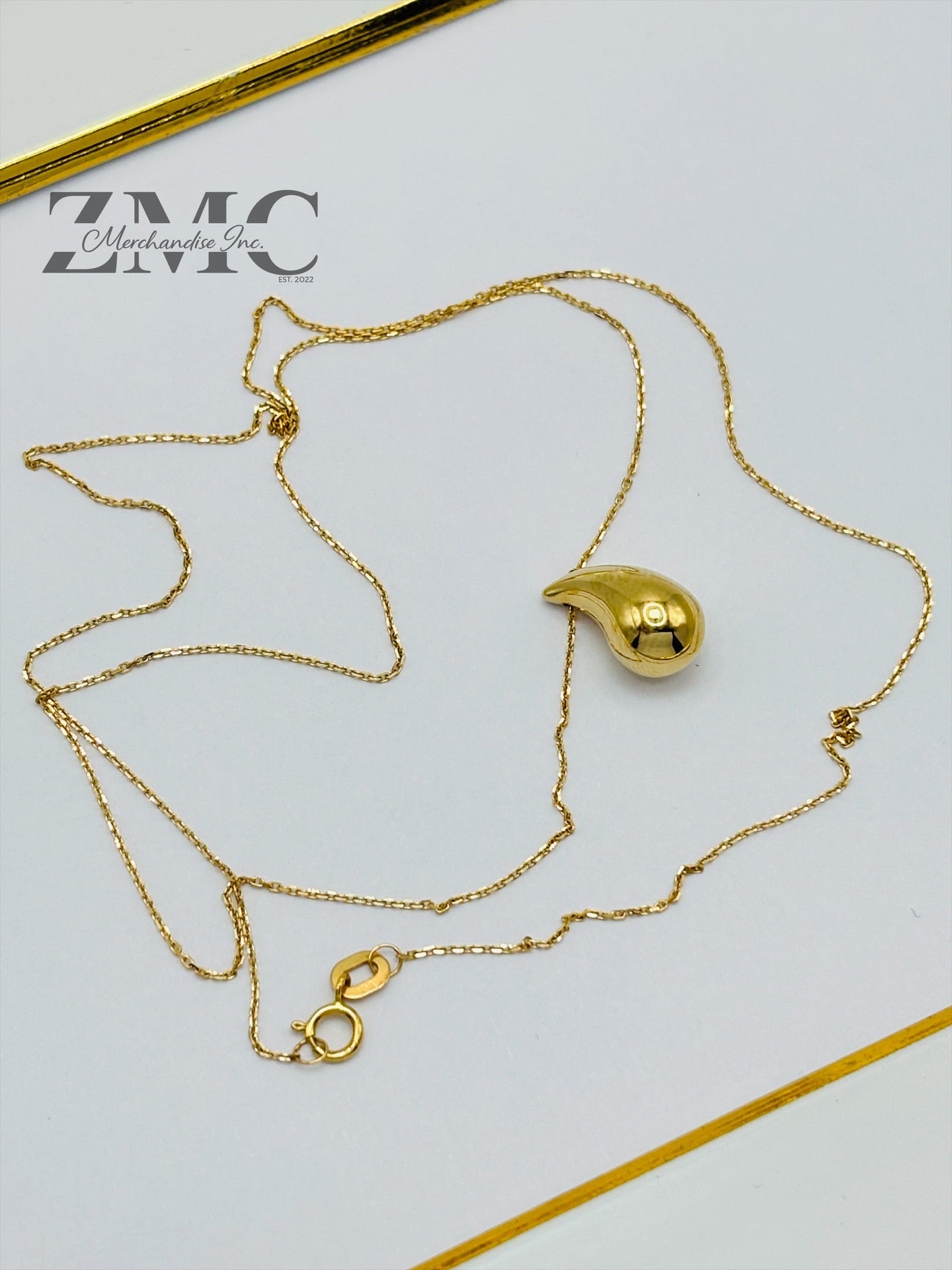 18K Gold Teardrop Attached Pendant Necklace