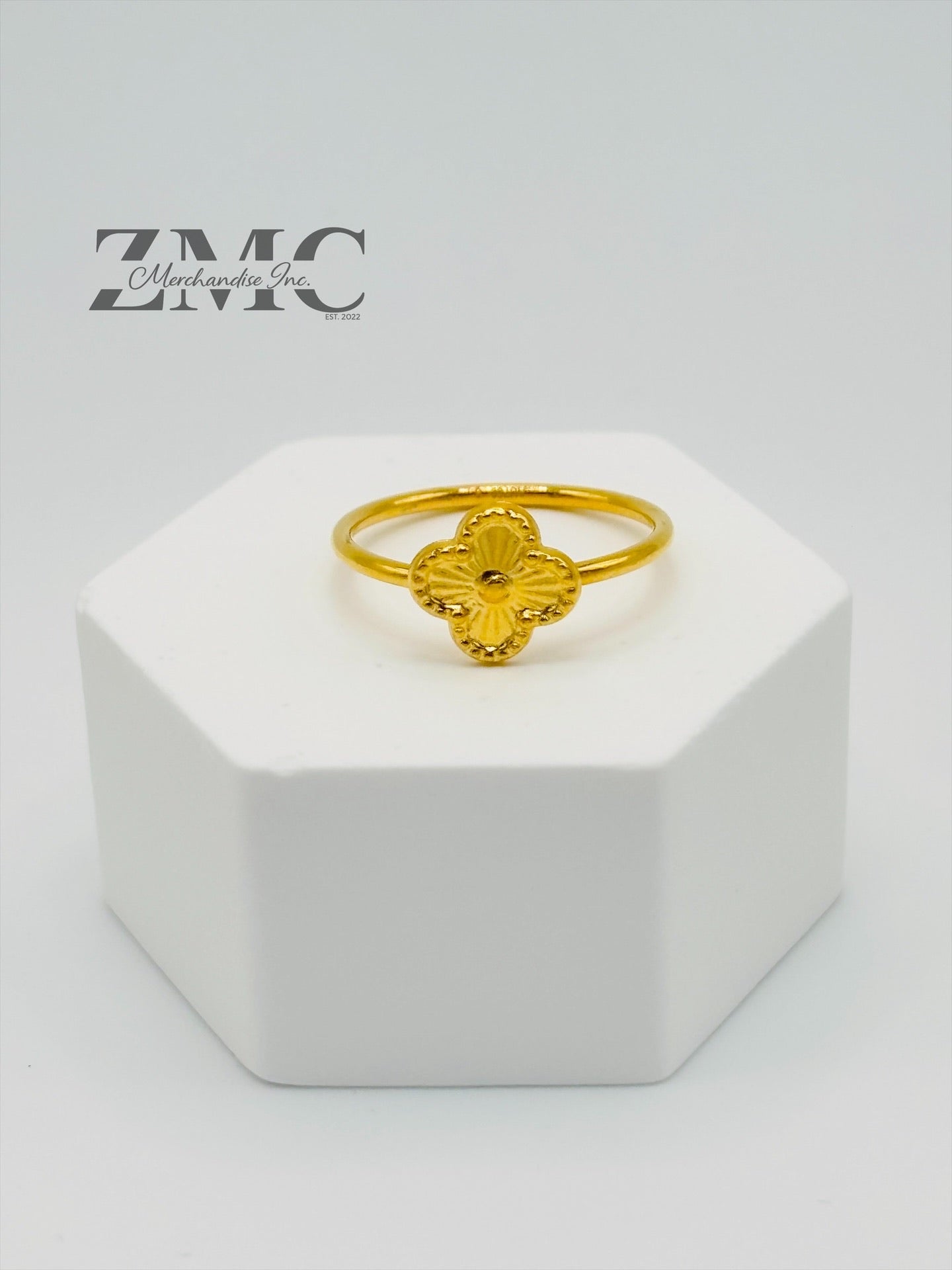 18K Gold Ring Clover 8.5 mm
