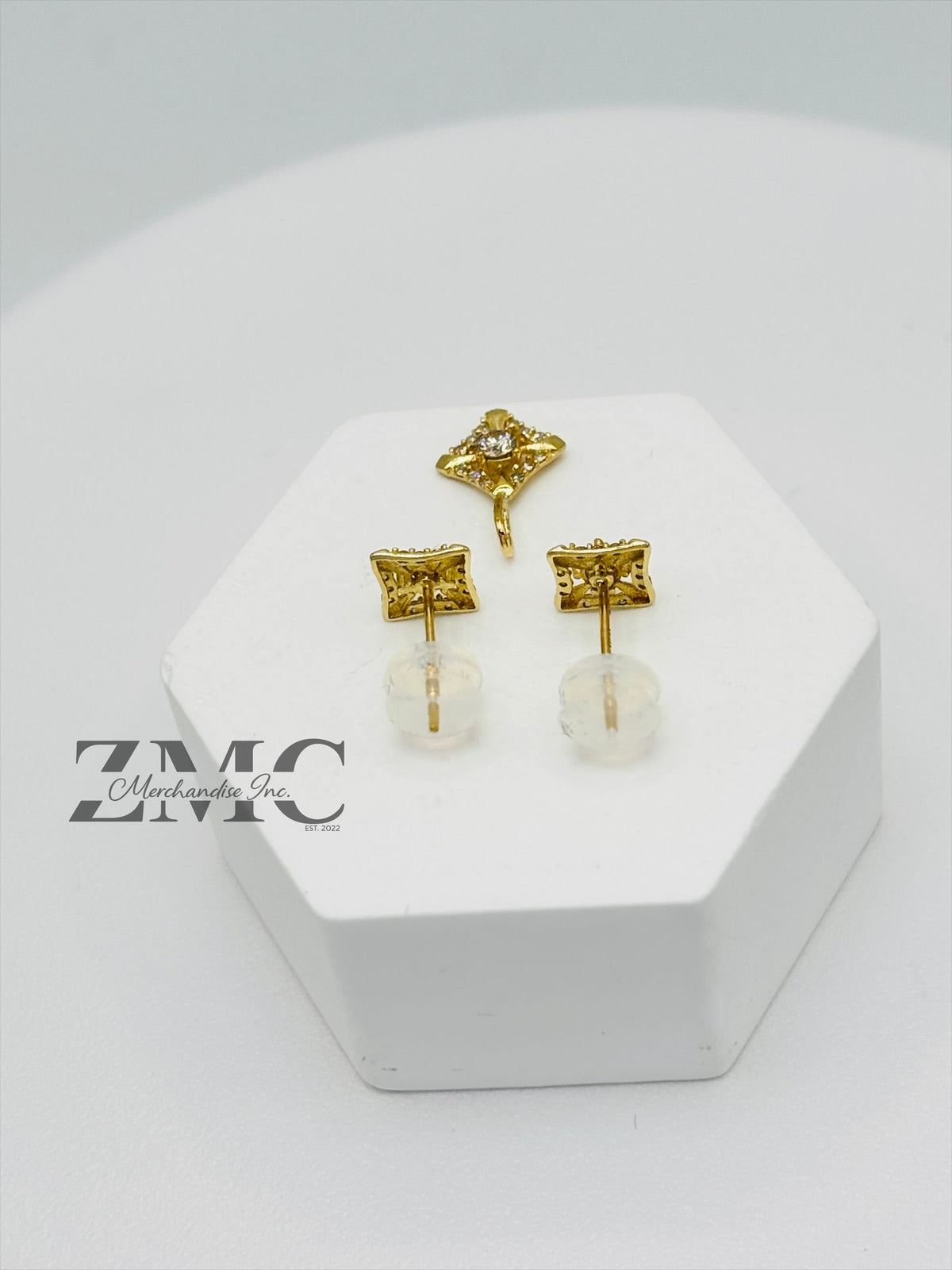 K18 Japan Gold Pendant and Earrings Natural Diamonds Set