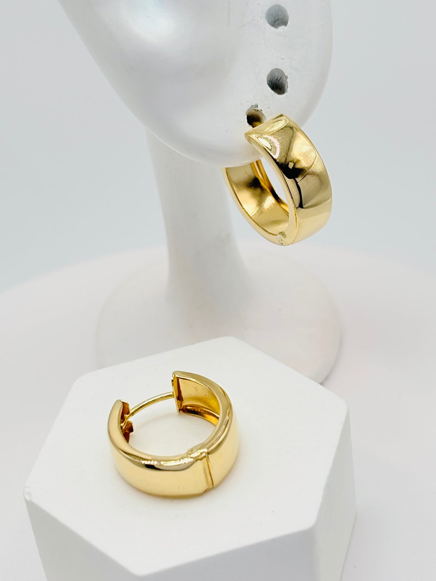 18K Gold Plain Loop Earrings