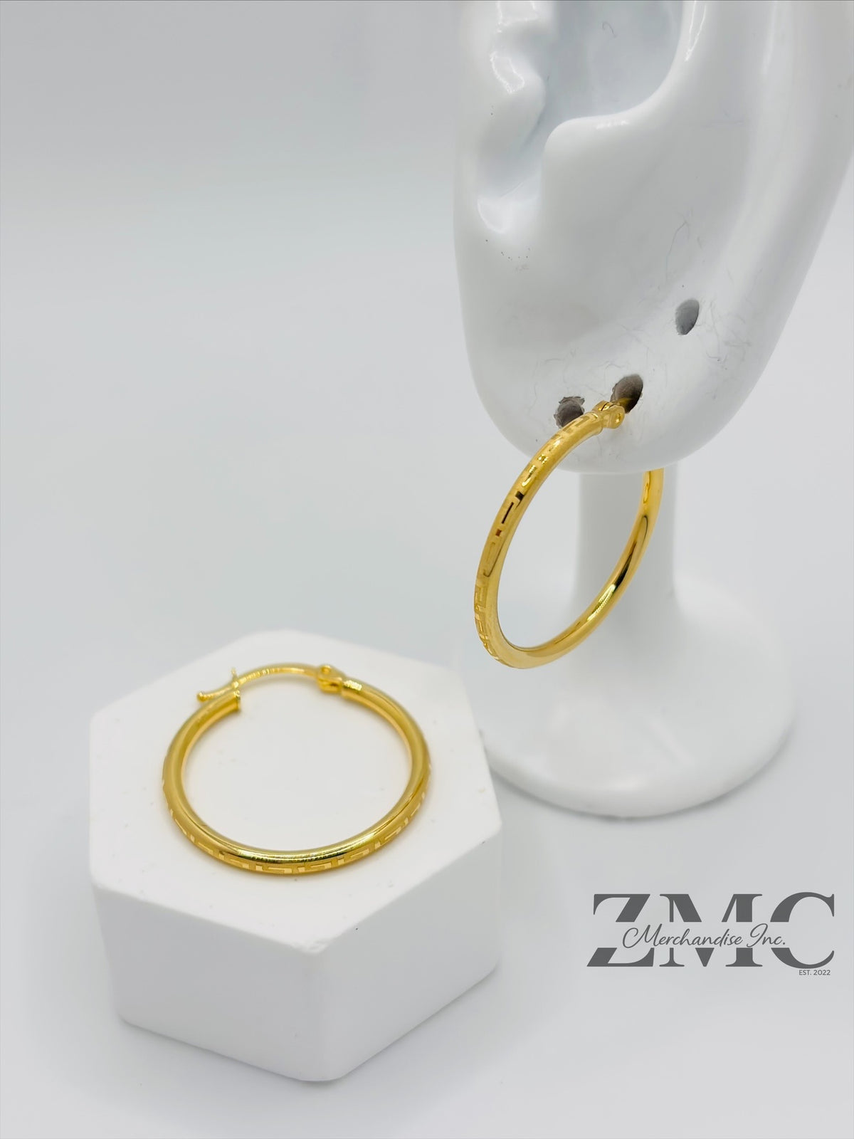 18K Gold F Loop Earrings 24 mm