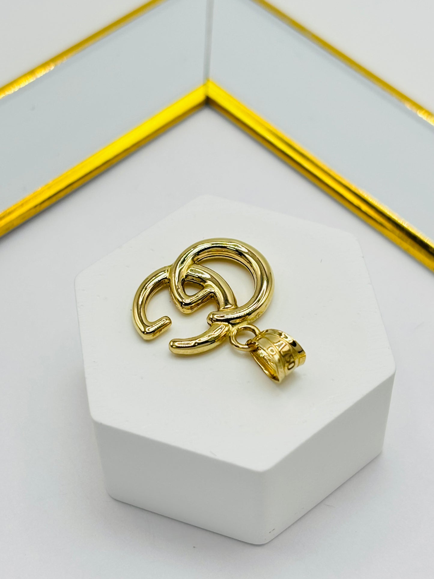 18K Gold G Pendant