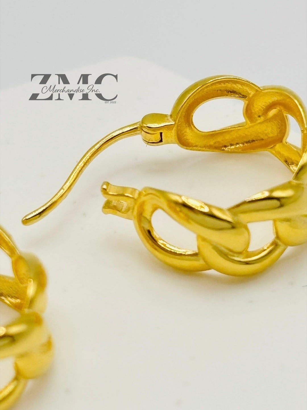 18K Gold Cadena Loop Earrings