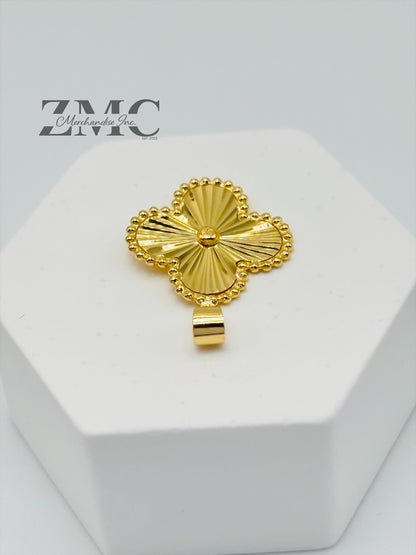 18K Gold Clover Pendant 15 mm
