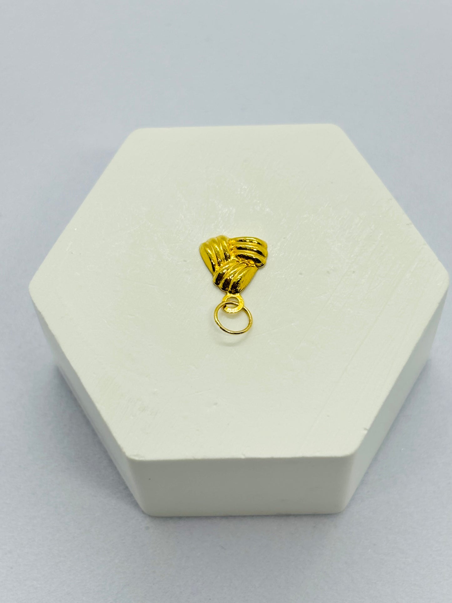 18K Gold Knot Pendant