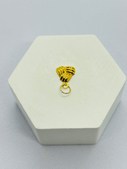 18K Gold Knot Pendant