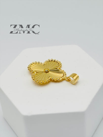 18K Gold Clover Pendant 15 mm