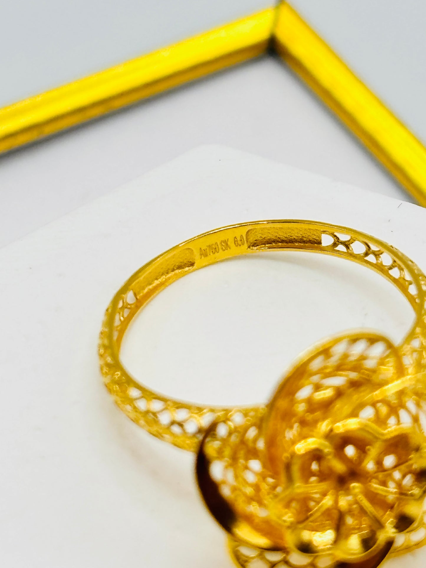 18K Gold Flower Ring