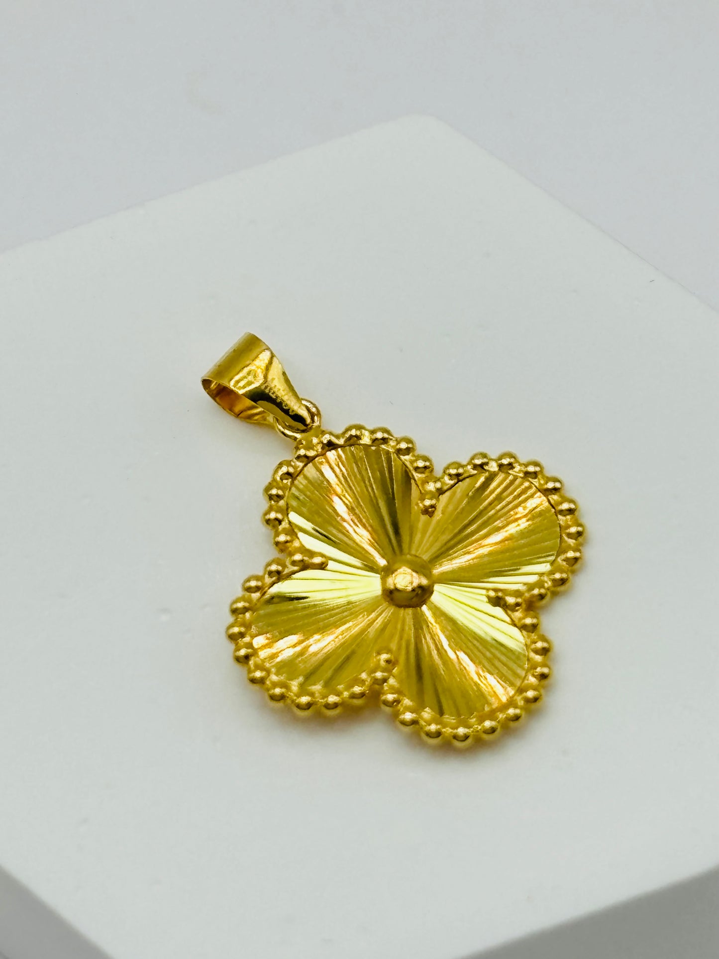 18K Gold Clover Pendant