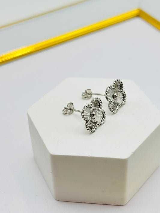 18K White Gold Clover Earrings