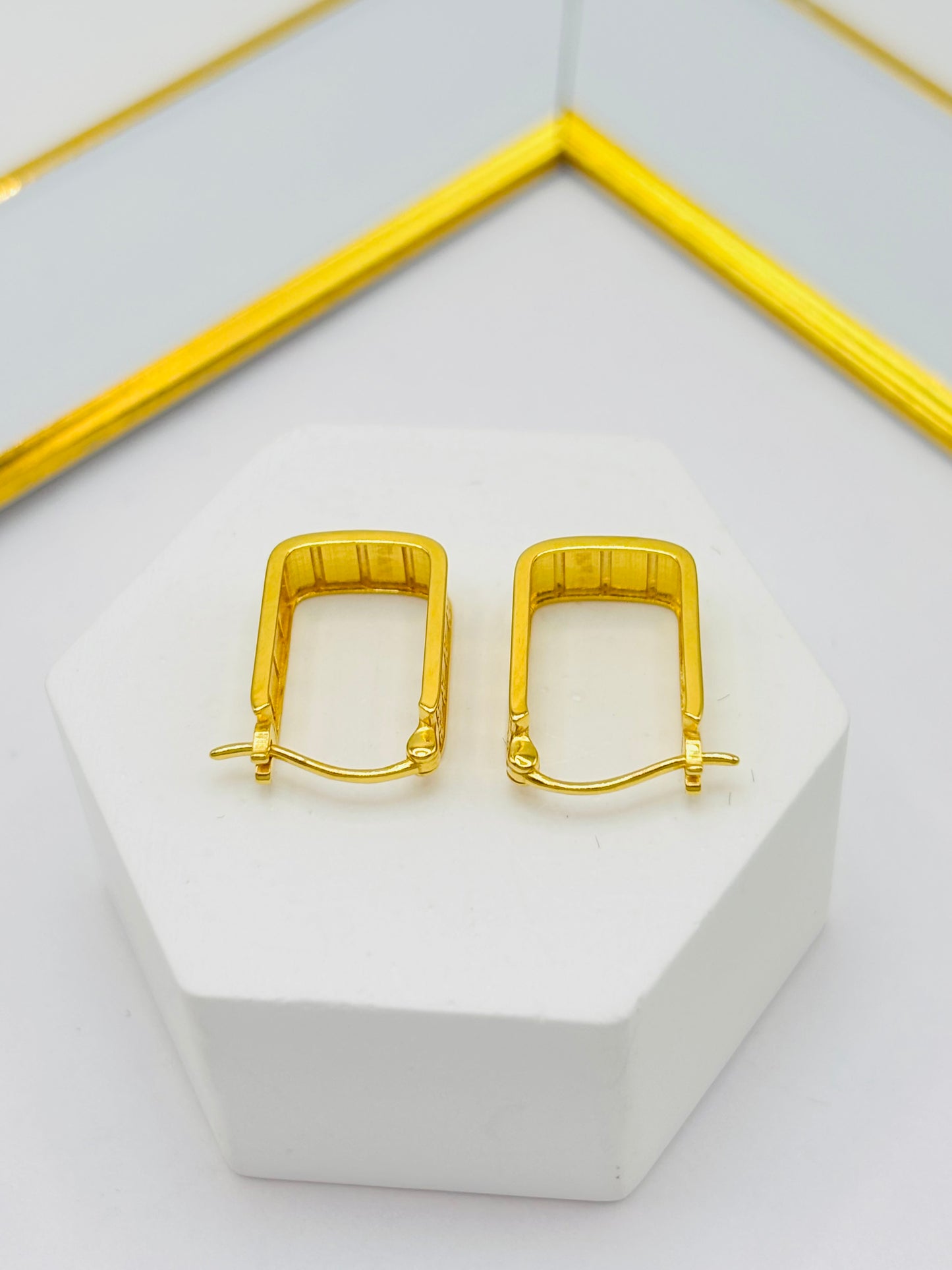 18K Gold Square F Loop Earrings