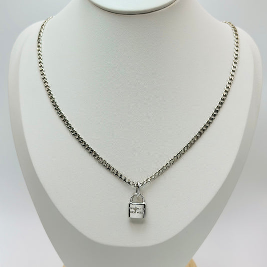 18K White Gold Necklace with Padlock Pendant Set