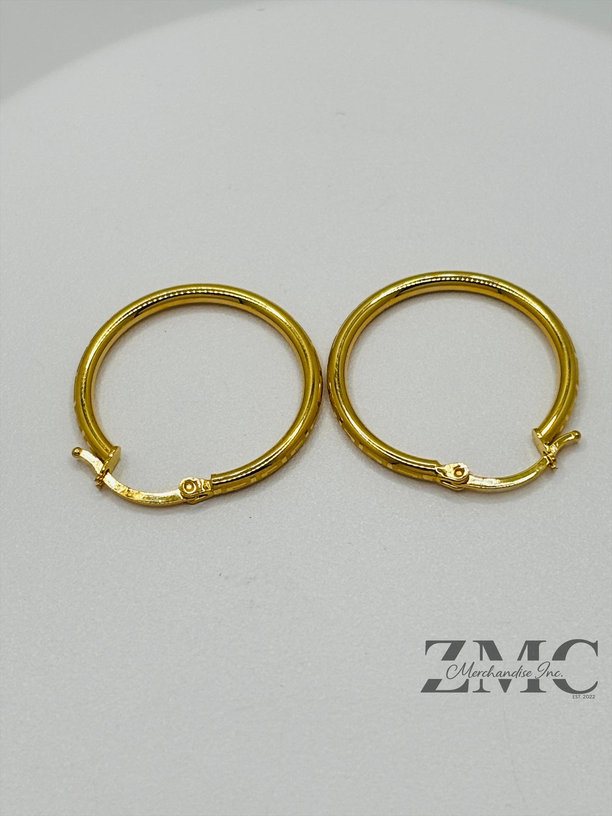 18K Gold F Loop Earrings 24 mm