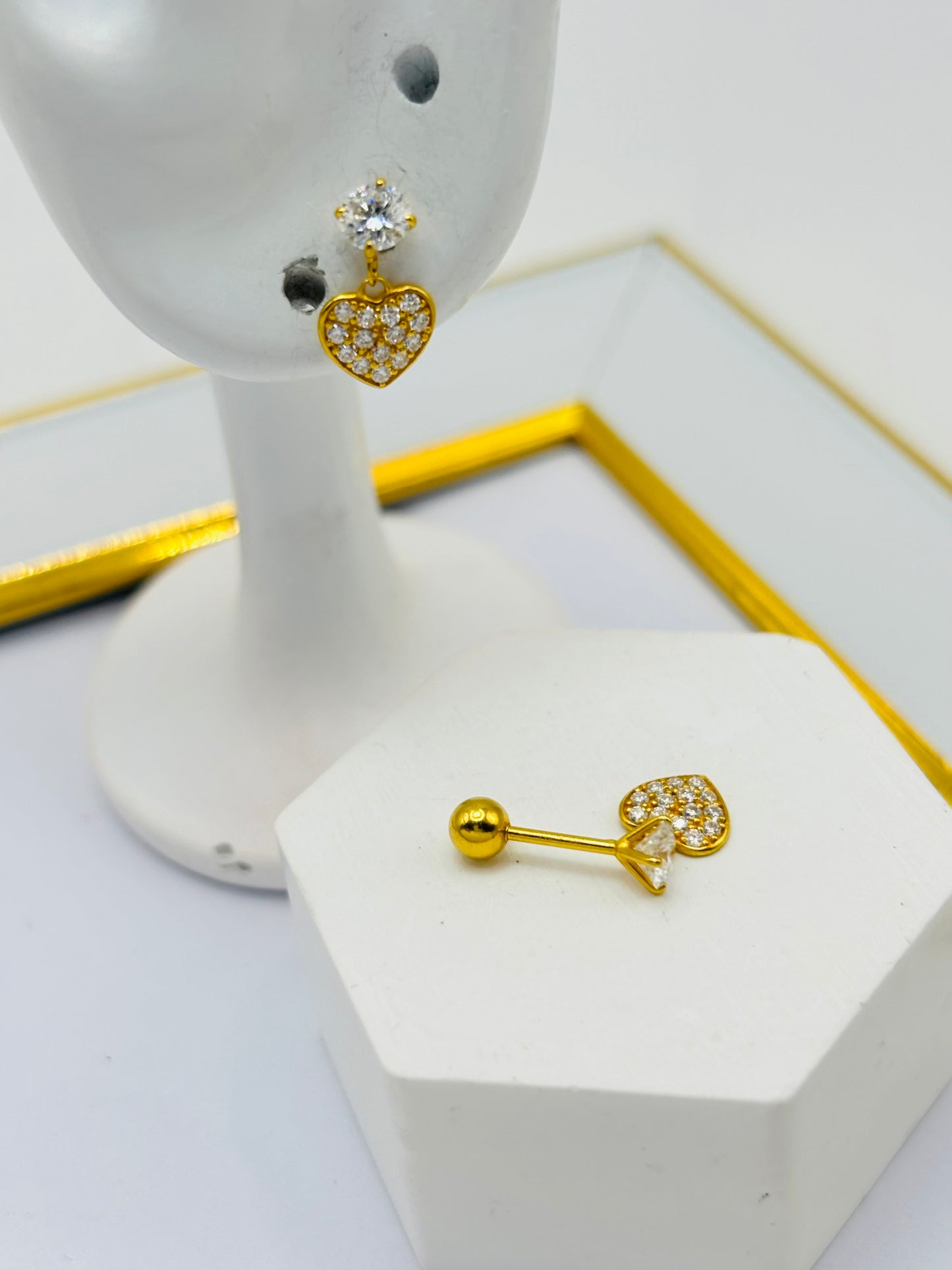 18K Gold Screw Type Heart Dangling Moissanite Diamond Earrings
