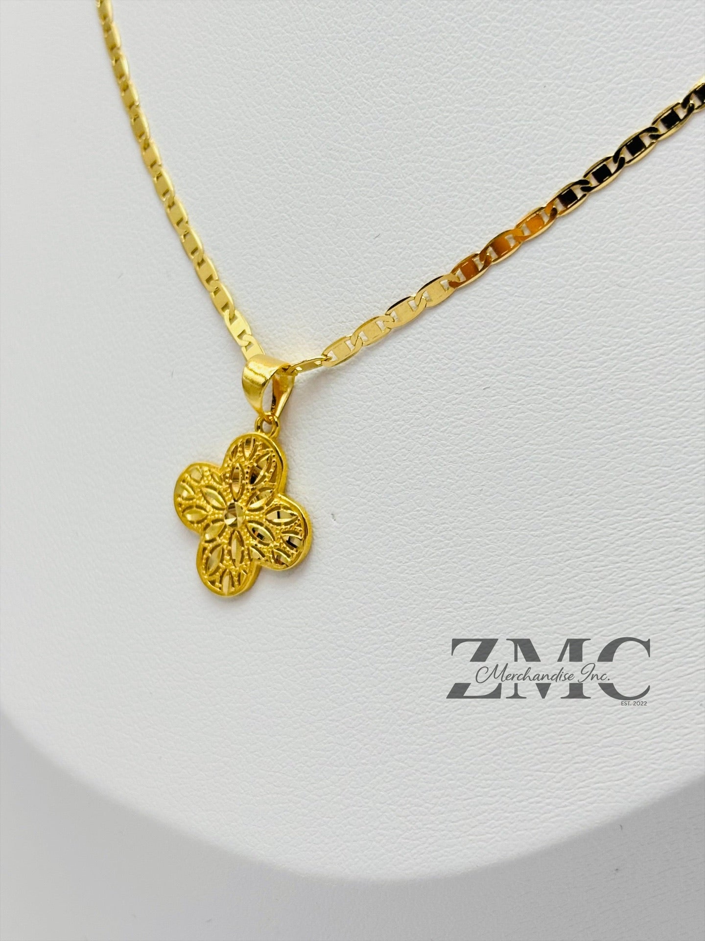 18K Gold Diamond Cut Clover Necklace