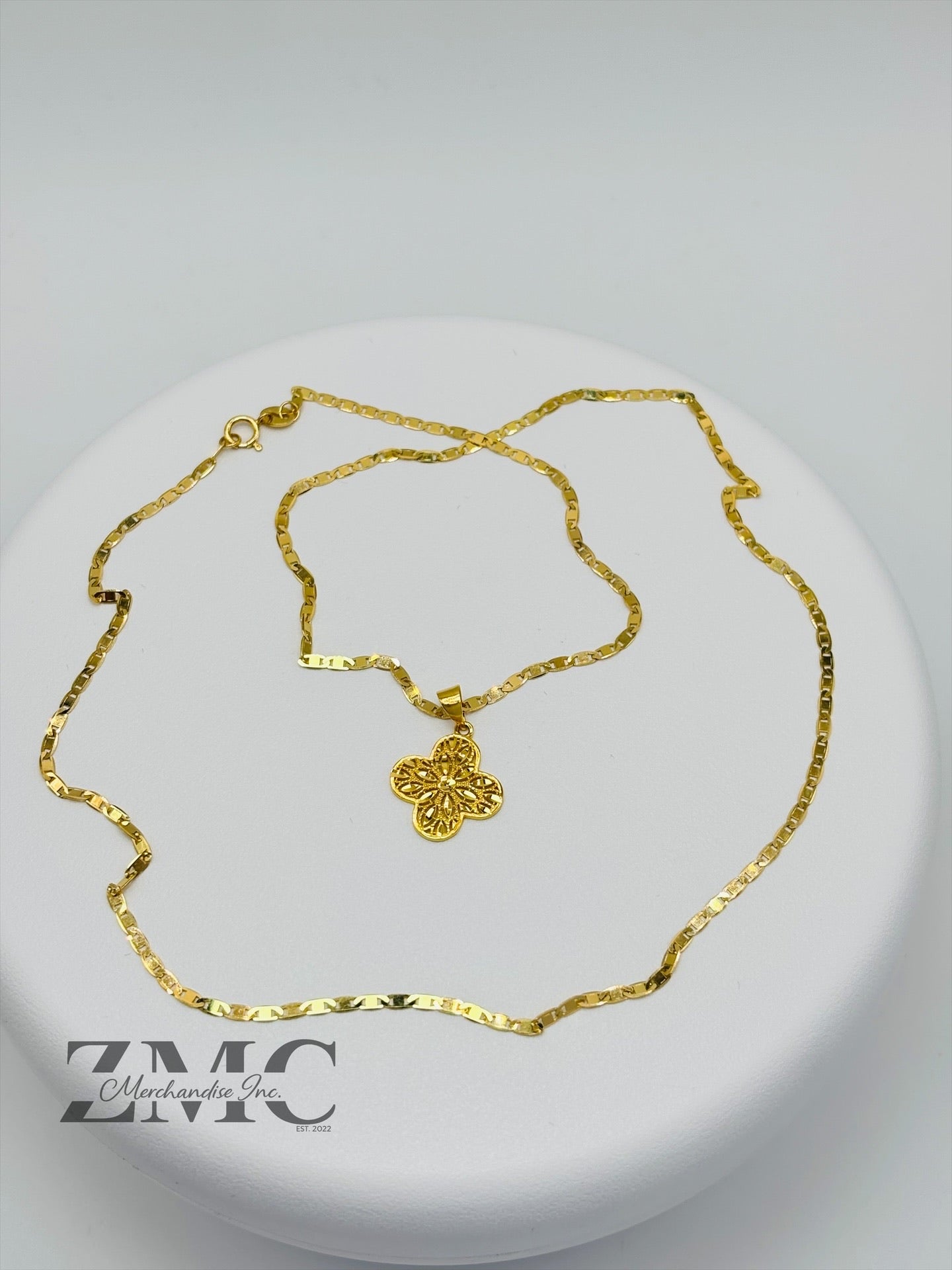 18K Gold Diamond Cut Clover Necklace