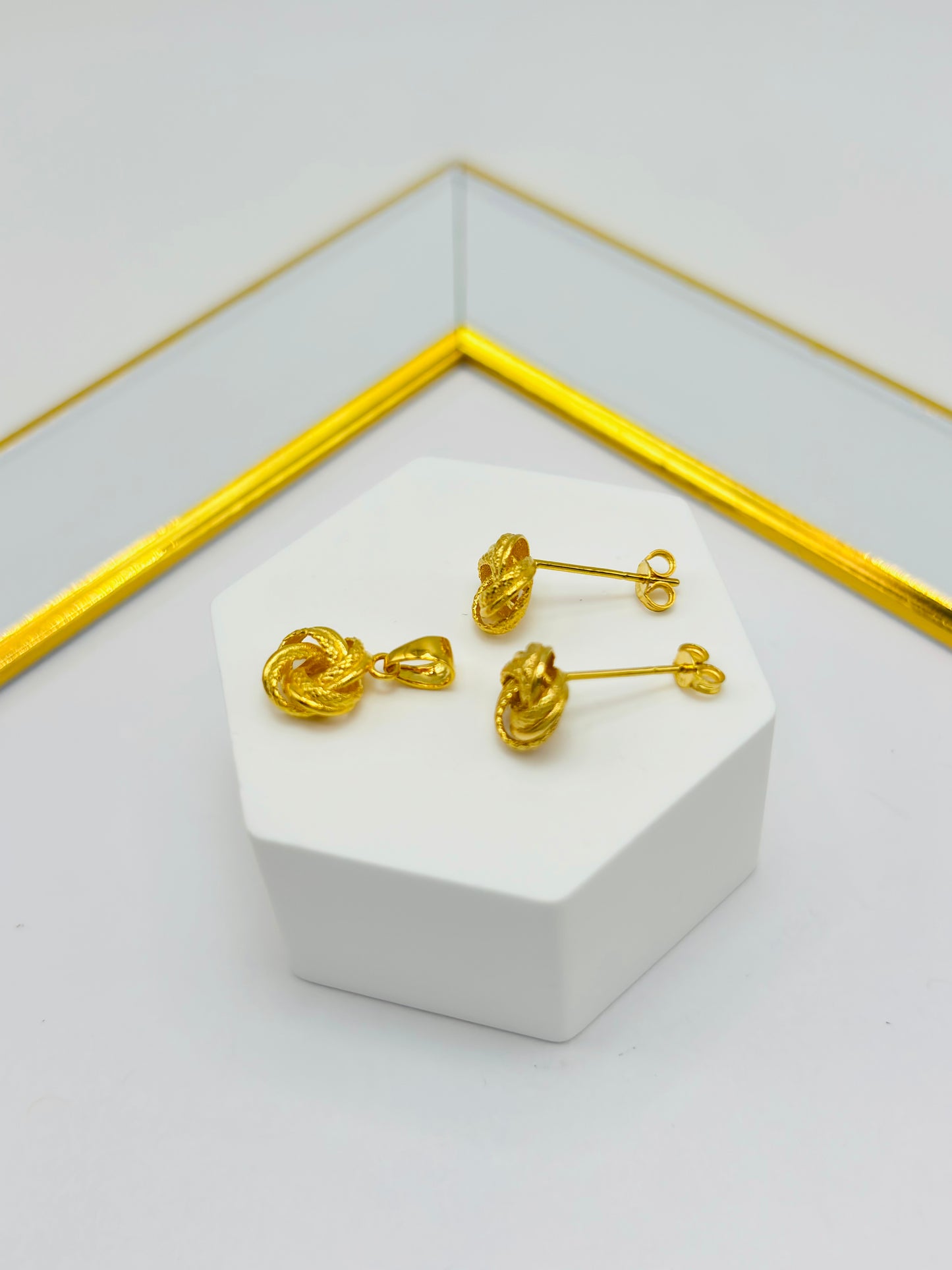 18K Gold Knot Earrings and Pendant Set