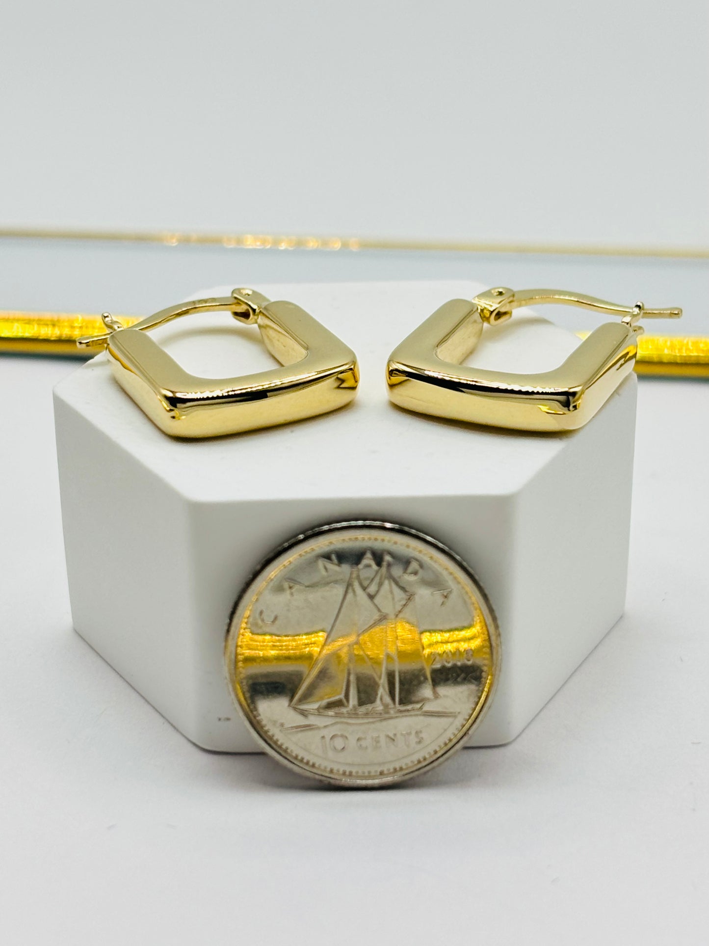 18K Gold Square Loop Earrings