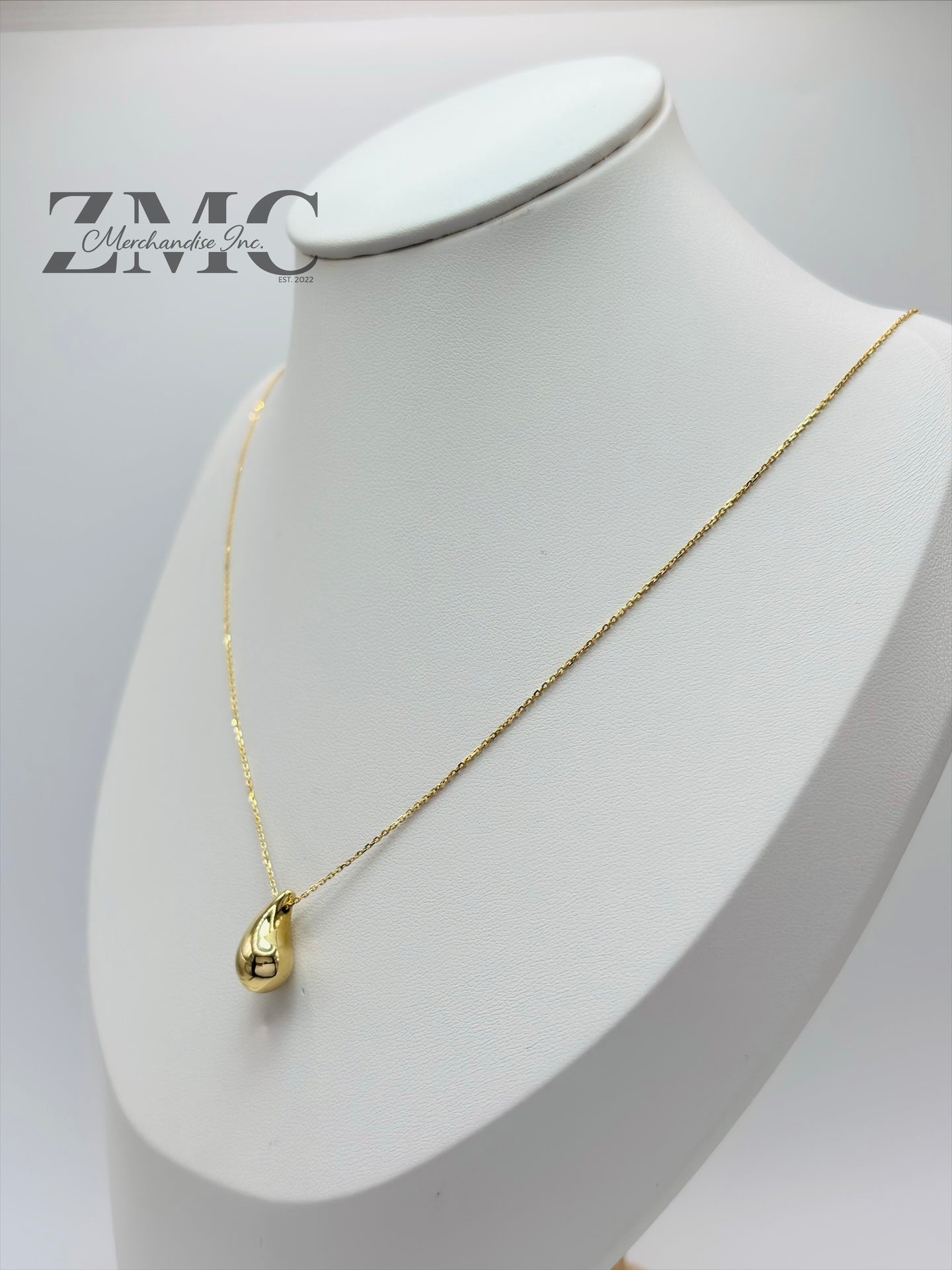 18K Gold Teardrop Attached Pendant Necklace