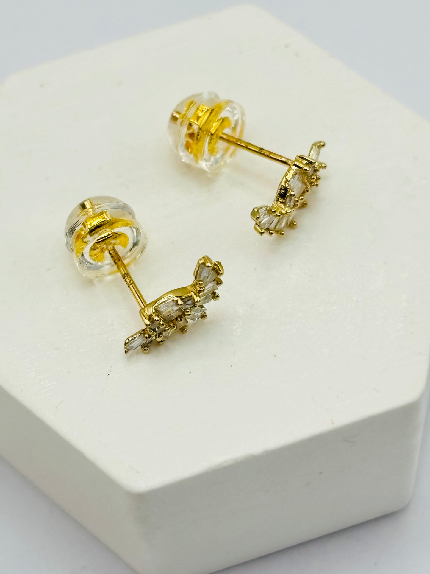 K18 Japan Gold  Natural Diamond Earrings 0.20 carat
