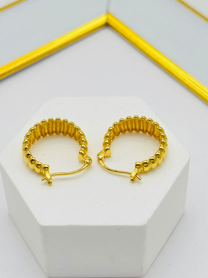 18K Gold Ribbed Loop Earrings