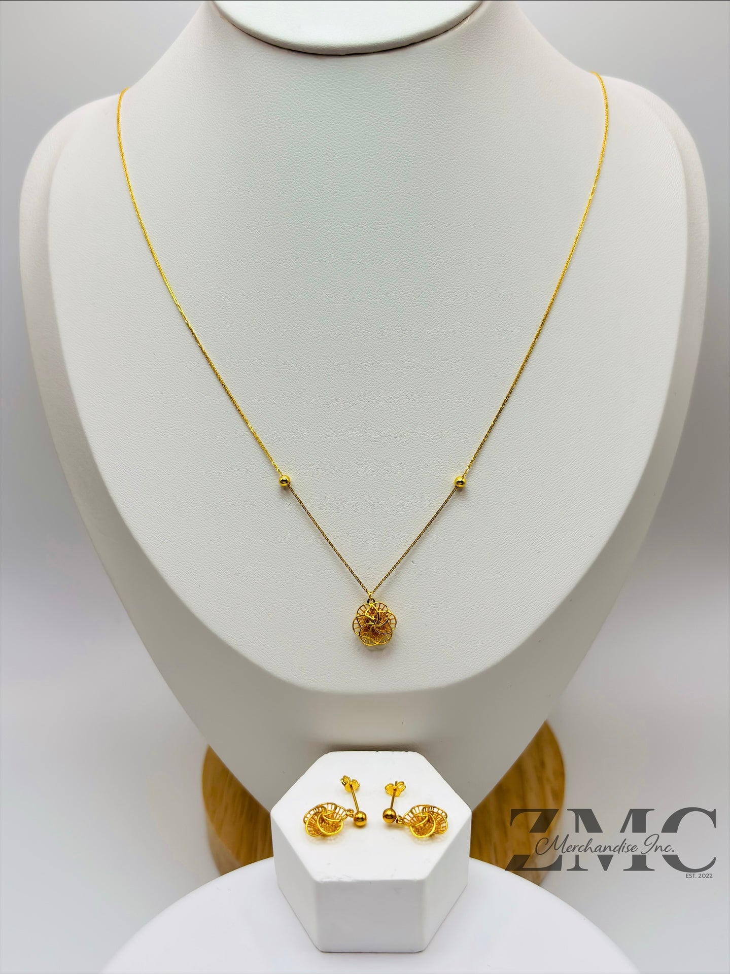 18K Gold Flower Earrings and Necklace Set