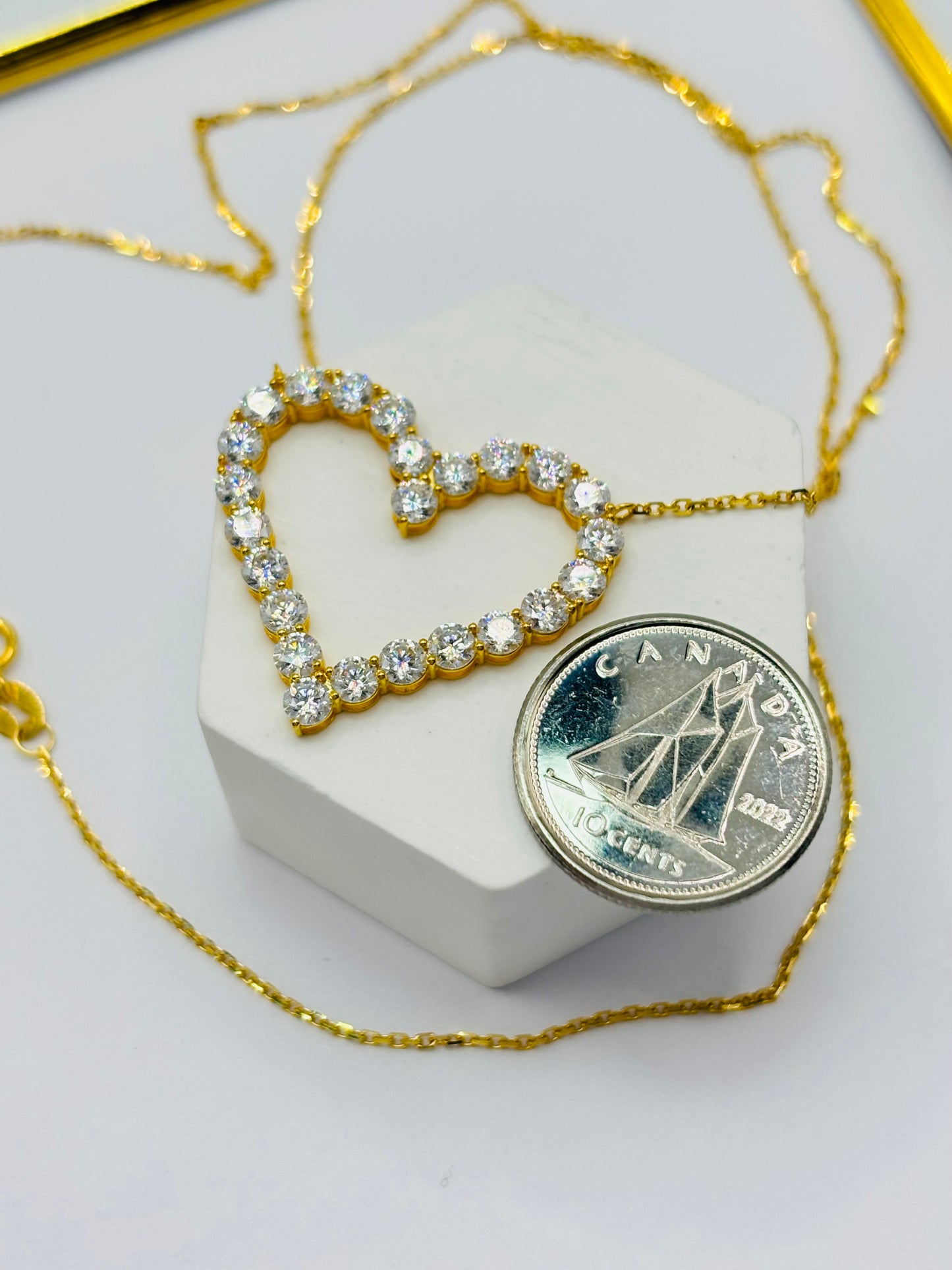 18K Gold Big Heart Moissanite Diamond Attached Necklace