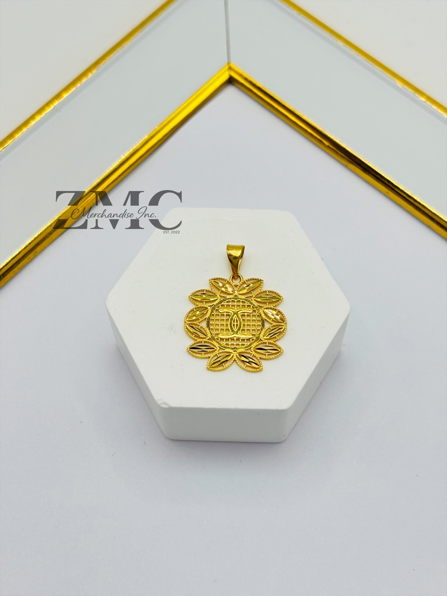 18K Gold Flower C Pendant