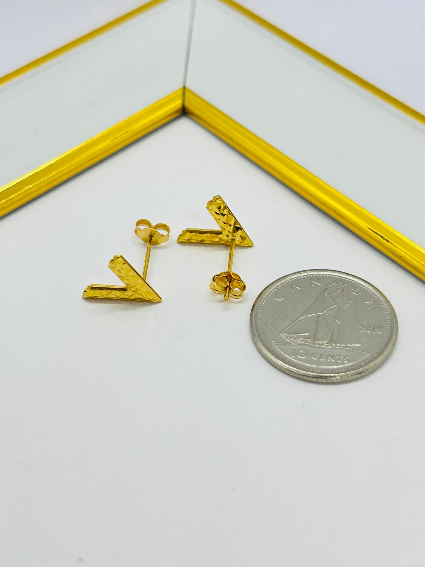 18K Gold V Earrings